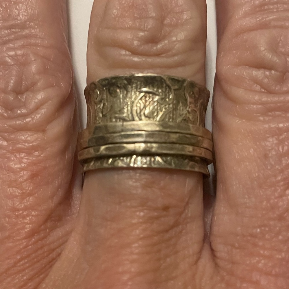 Fidget ring Costume, silver, fidget ring, approximate size 8, great condition